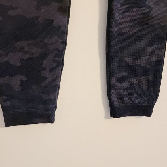 Spanx | Women's Camo Print Look At Me Now Seamless Cropped Leggings (Size Small) - Picture 10 of 12